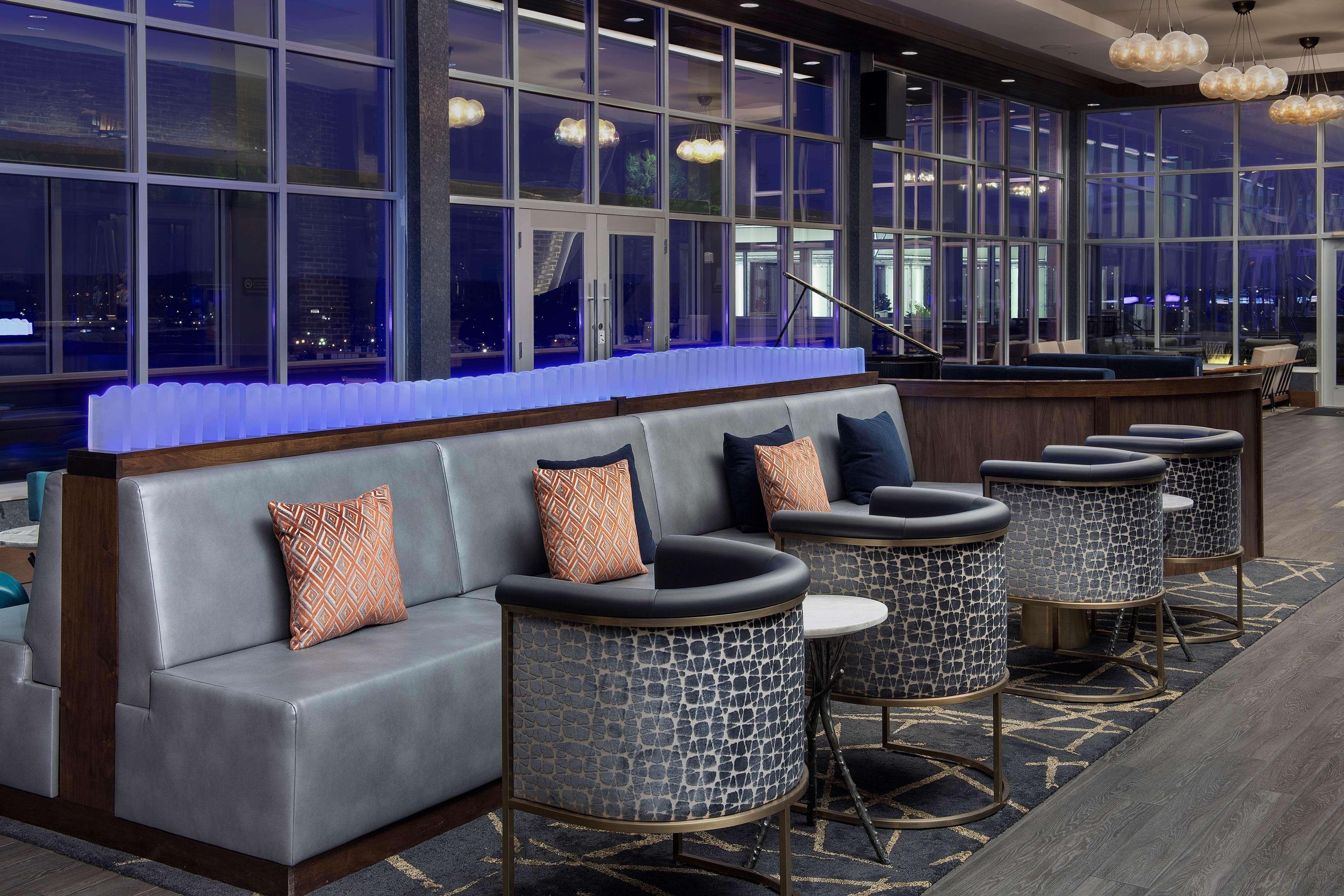 Embassy Suites By Hilton Knoxville Downtown Exterior foto